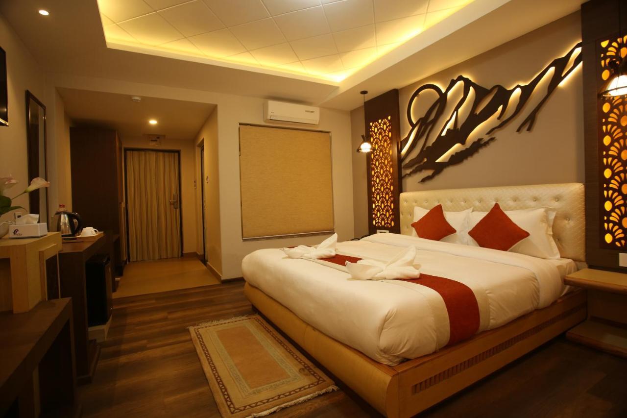 Hotel White Himal Pokhara Buitenkant foto