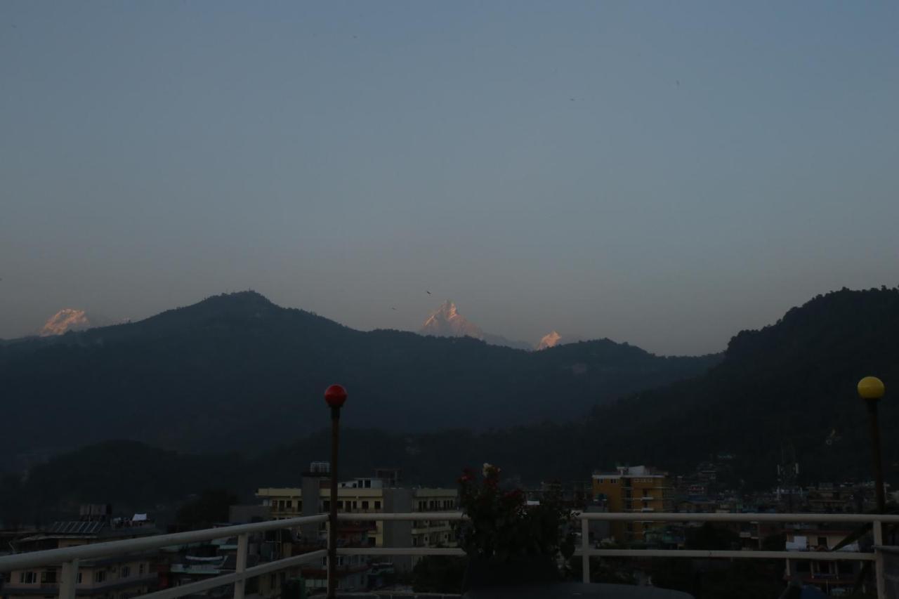 Hotel White Himal Pokhara Buitenkant foto