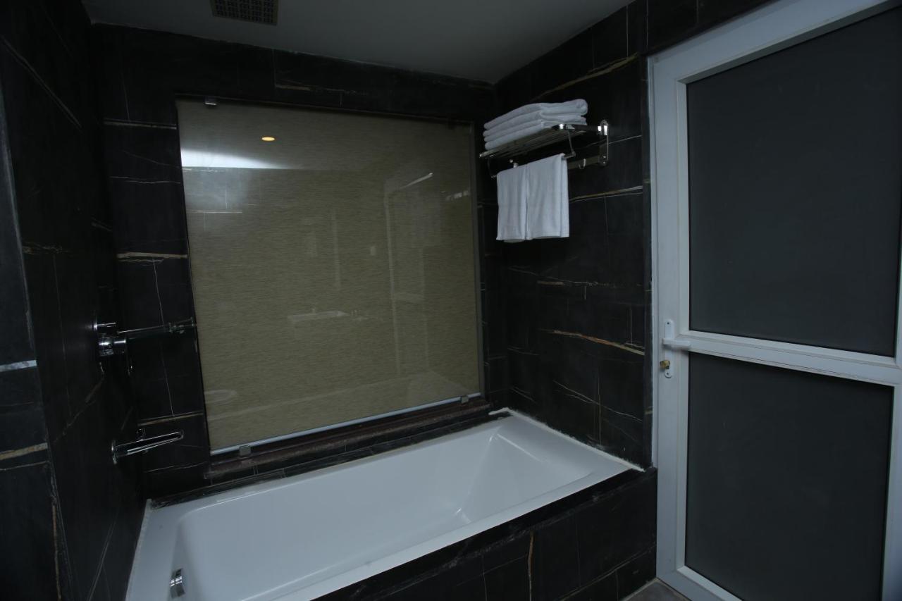 Hotel White Himal Pokhara Buitenkant foto