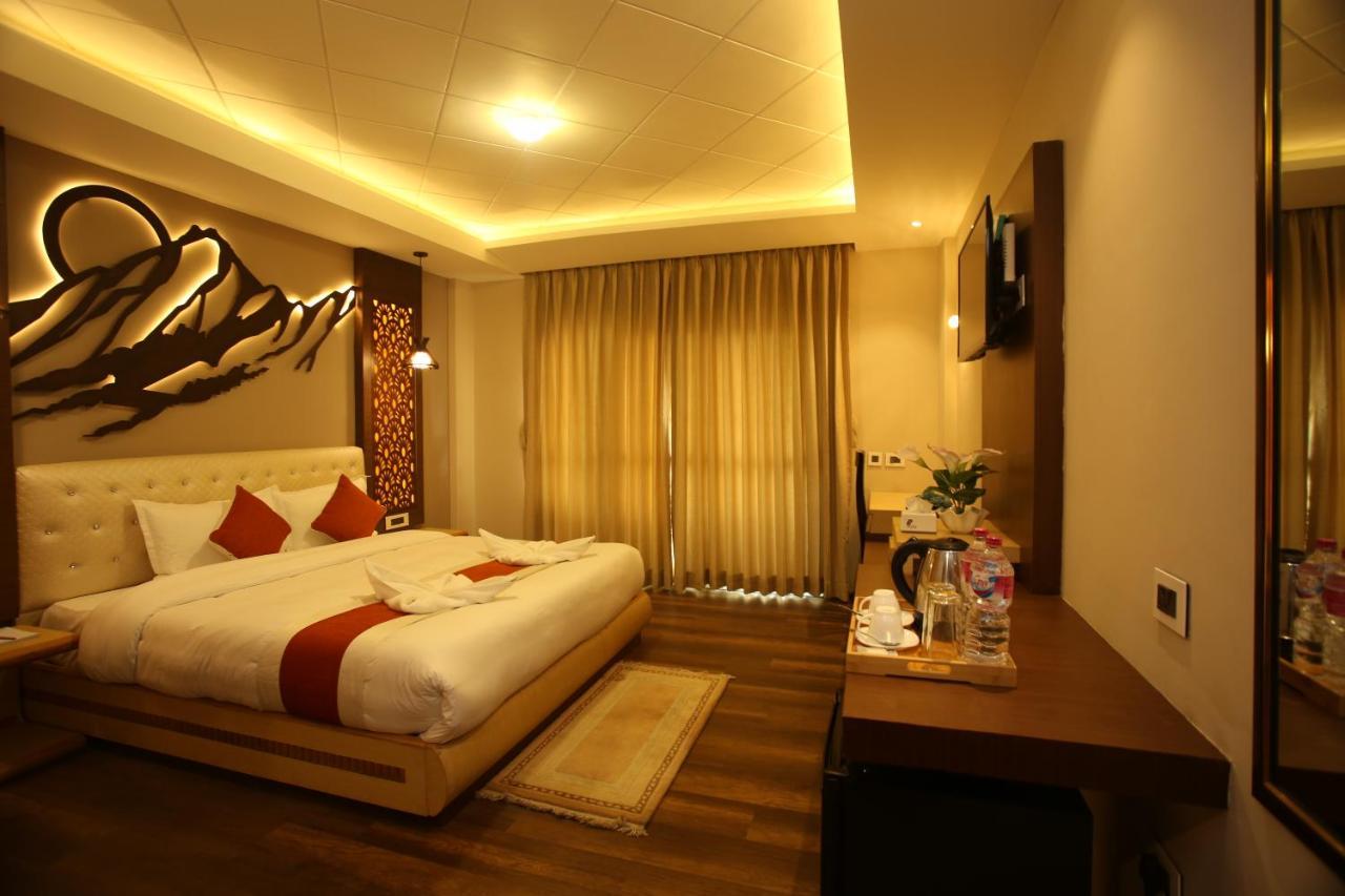 Hotel White Himal Pokhara Buitenkant foto