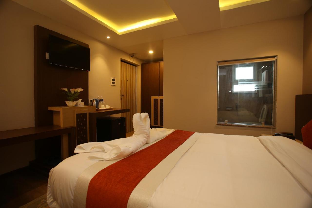 Hotel White Himal Pokhara Buitenkant foto