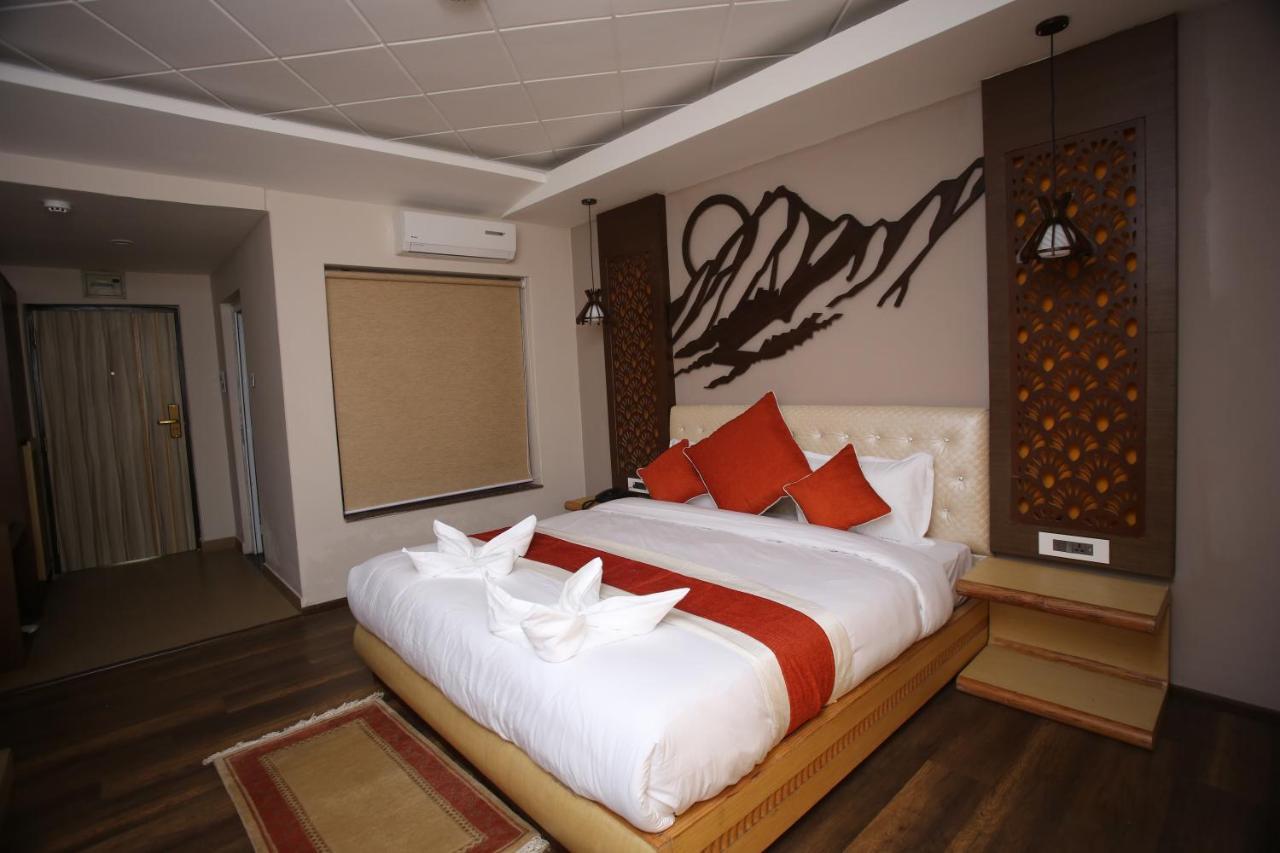 Hotel White Himal Pokhara Buitenkant foto