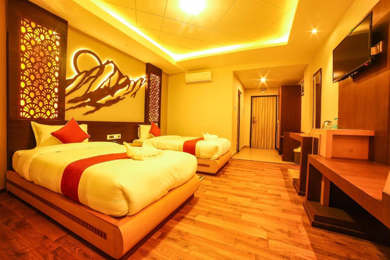 Hotel White Himal Pokhara Buitenkant foto