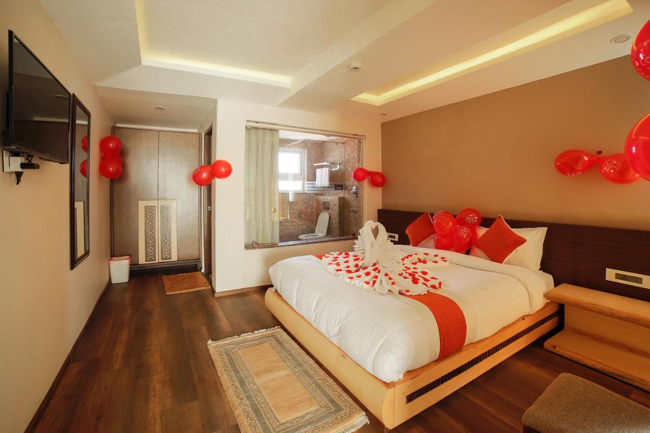 Hotel White Himal Pokhara Buitenkant foto